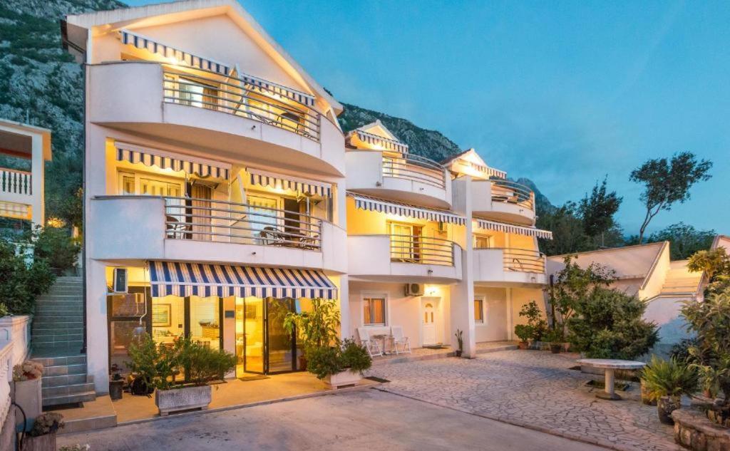 Majka Apartments Kotor Eksteriør billede